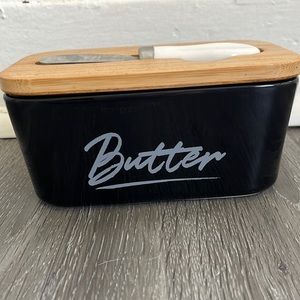 Butter dish with lid and serving knife